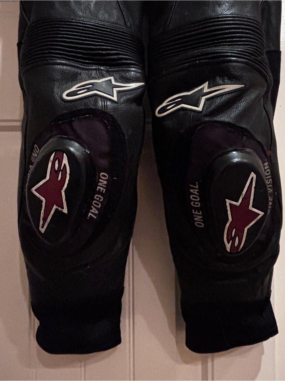 Alpinestars Men’s Black Leather Racing One-Piece Suit with Built in Protection - Picture 4 of 4